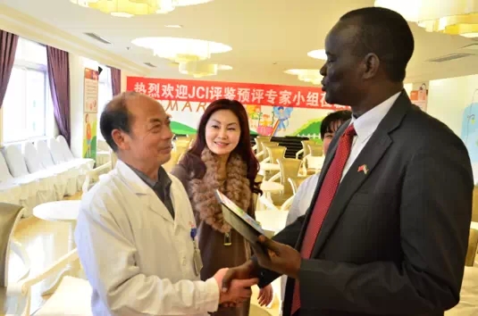 南苏丹大使访问玛丽亚，赞国际化服务水准