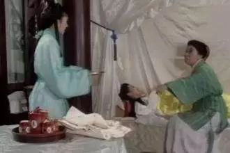 古代孕妇生产的时候,，为什么需要烧大量的热水